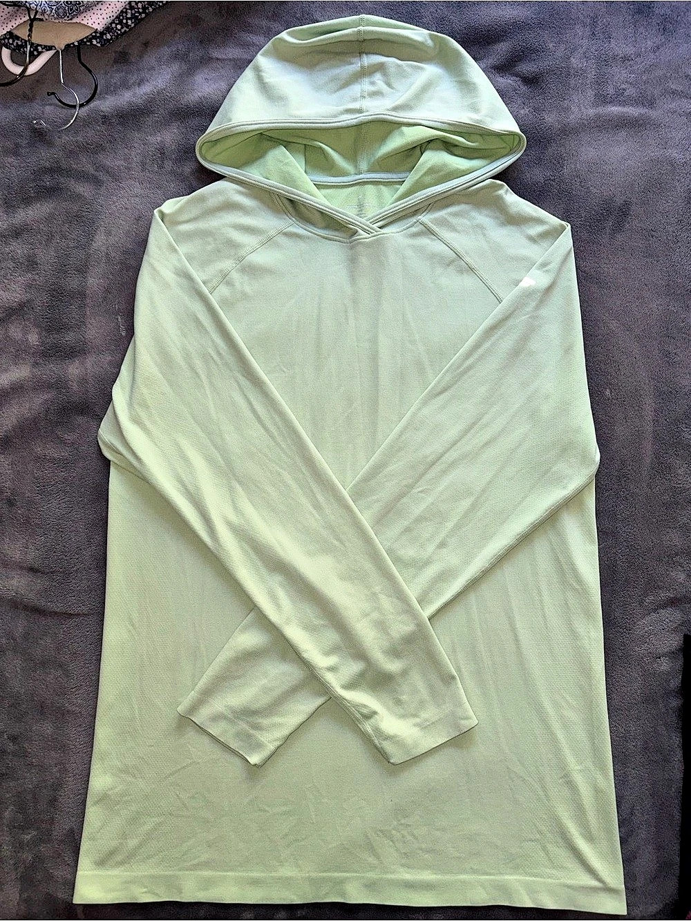 Fabletics Hooded Pullover in Green Size L